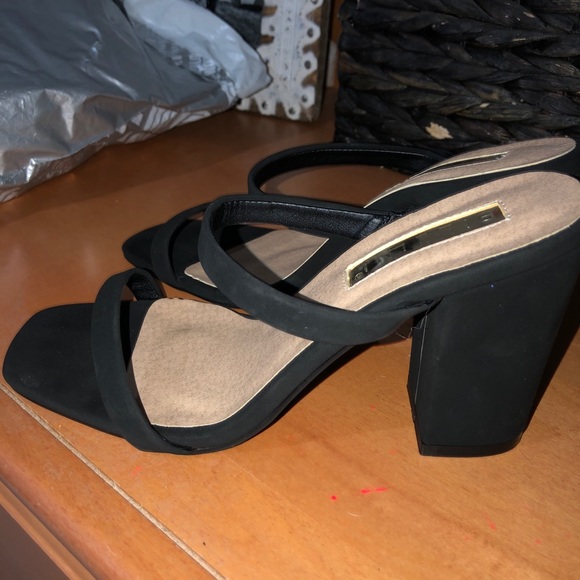 NEW! Never worn, heals size 7 - Picture 3 of 3